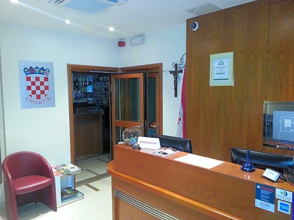 Hotel Croatia 6/25