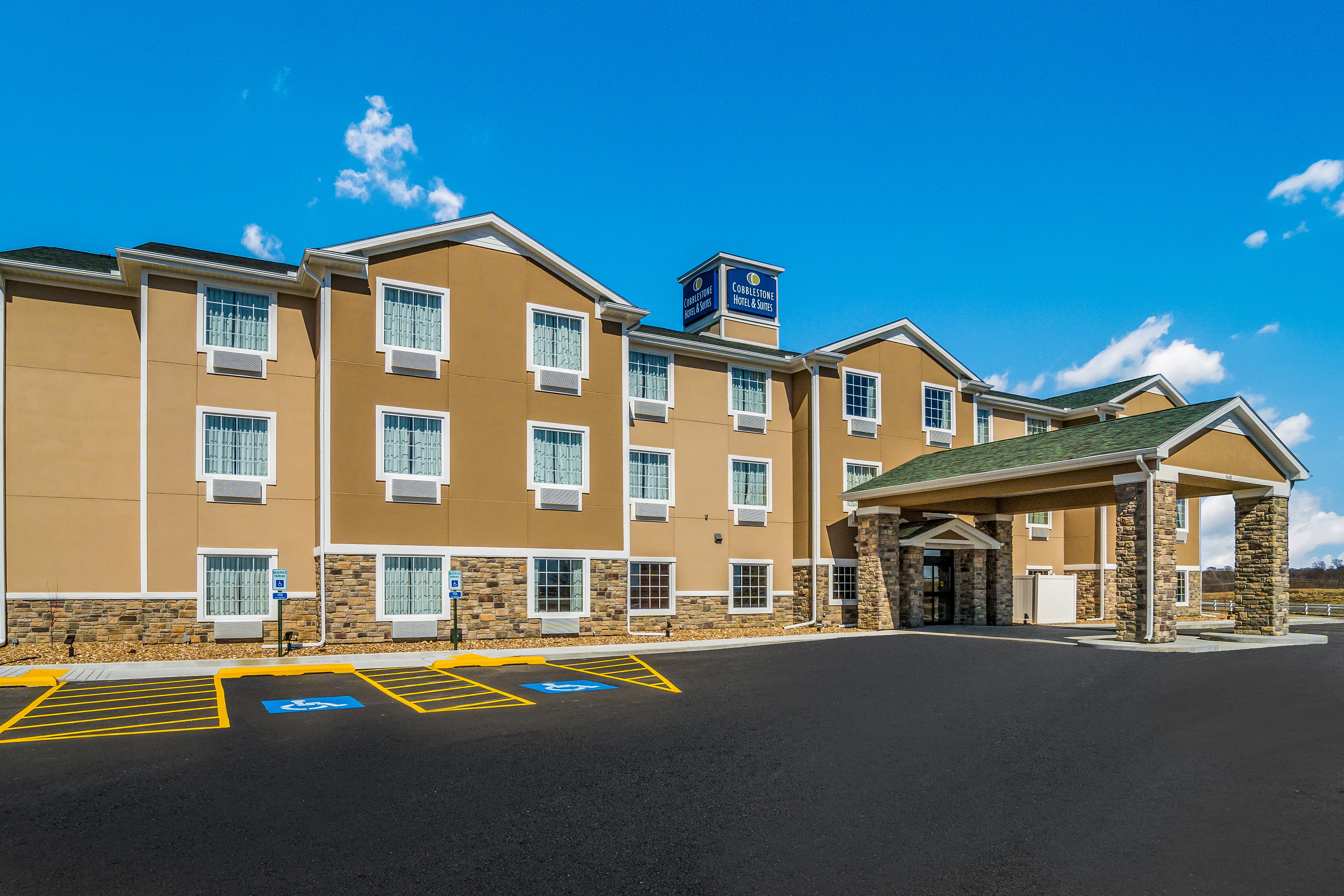 Cobblestone Hotel & Suites - Newport 2/61