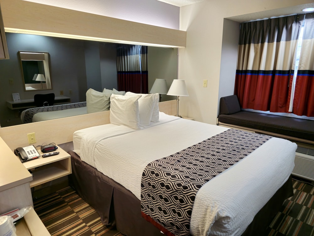 جناح استوديو بسرير كوين لذوي الإعاقة، Microtel Inn & Suites by Wyndham Claremore 3/5