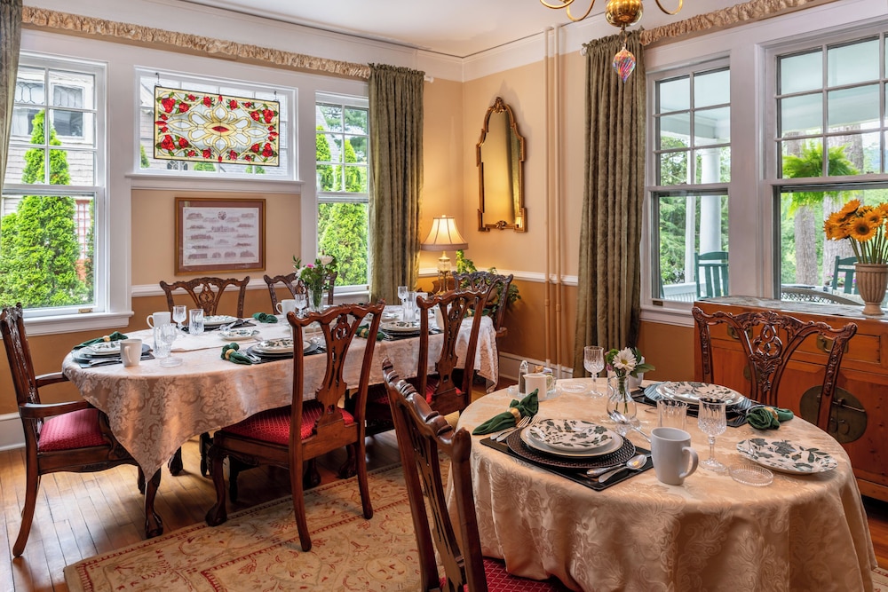 Abbington Green Bed &amp; Breakfast Inn 33/49