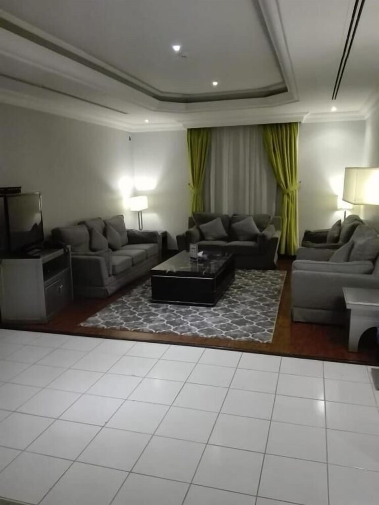 ثلاثة وستون أجنحة فندقية(Sixty Three Hotel) 38/50
