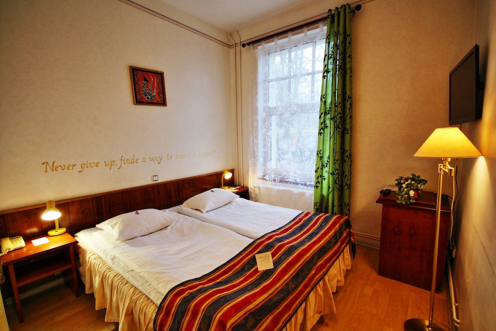 Nb Hotel 28/71