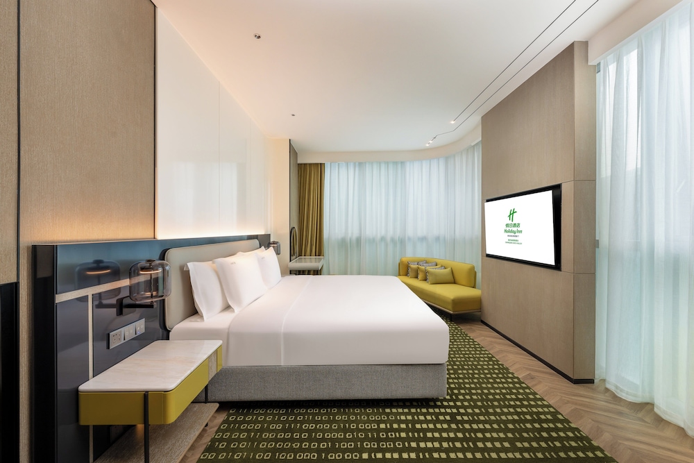 Suite, King Bed, Dining Area