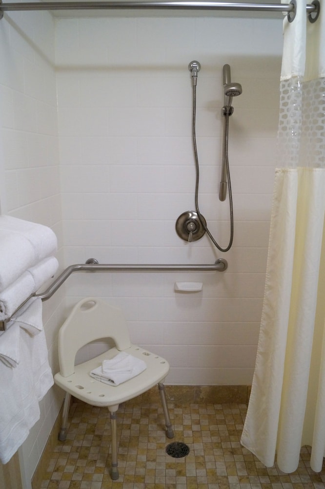 Hampton Inn Altoona 16/40