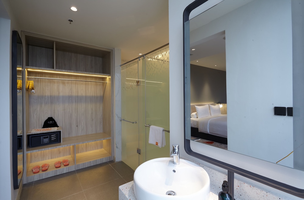 Harris Hotel and Convention Cibinong City Mall Bogor 59/61