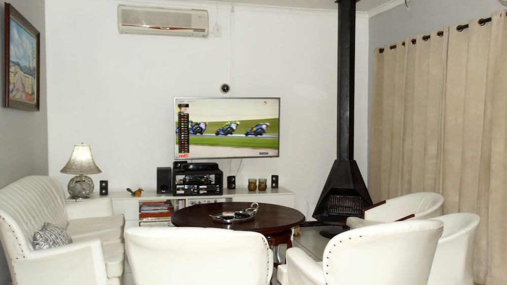 Sleepers Villa 10/41