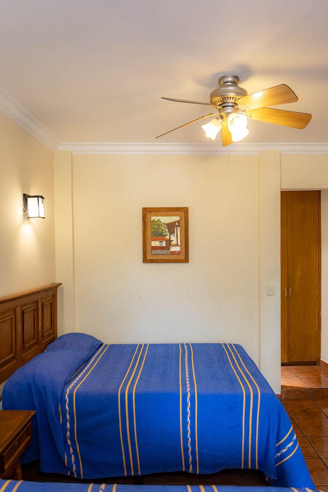Hotel El Carmen 36/59