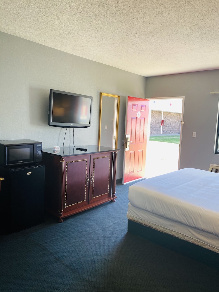 Travelers Place Inn & Suites 28/73