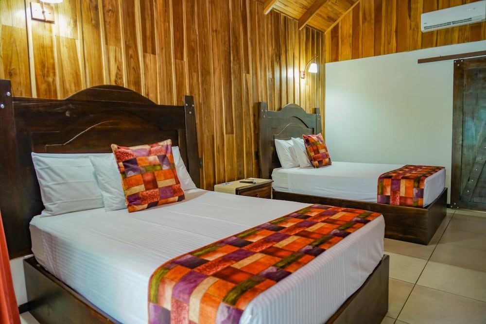 Arenal History Inn 7/46