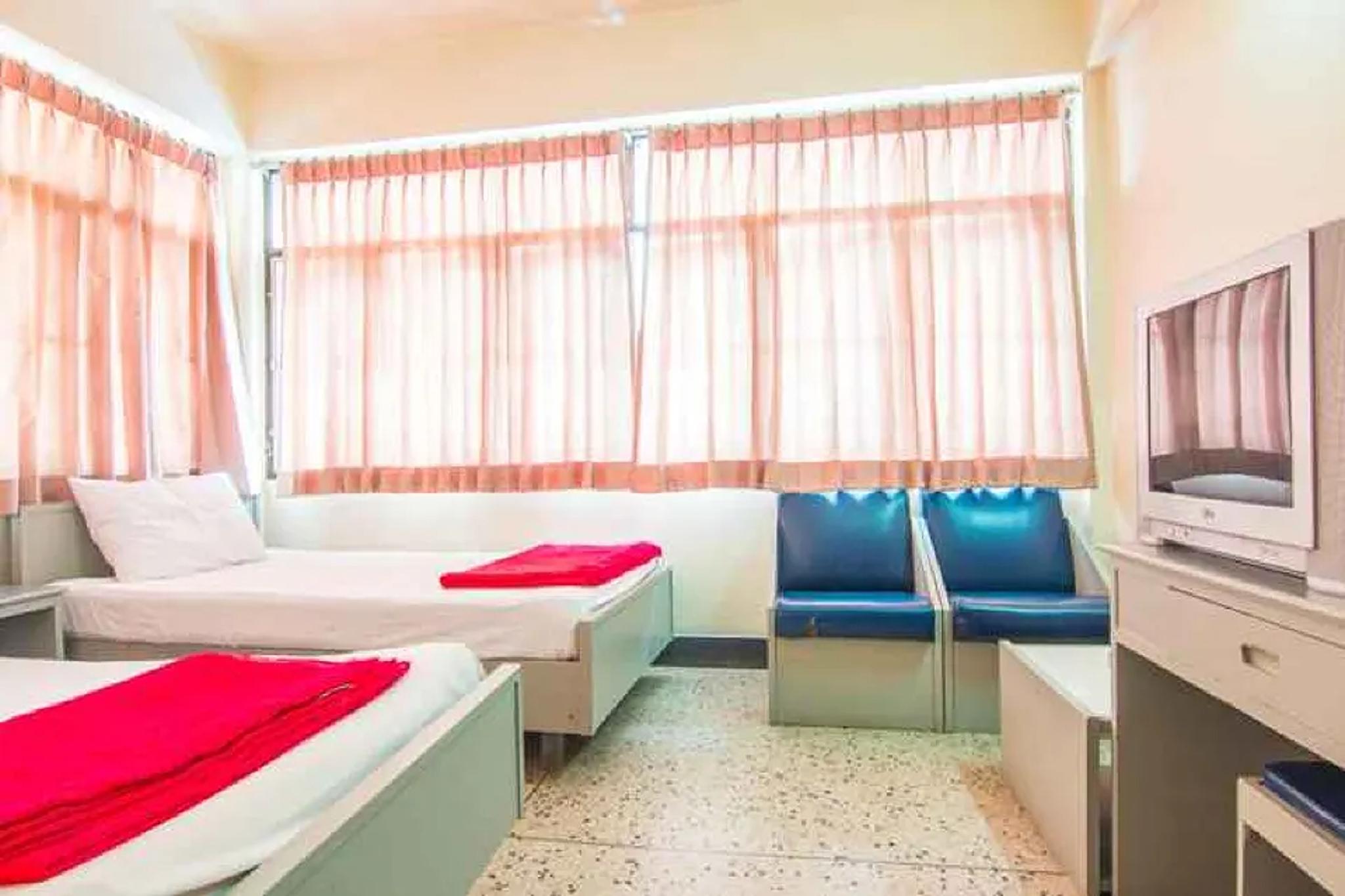 Room, Twin Beds, with Fan