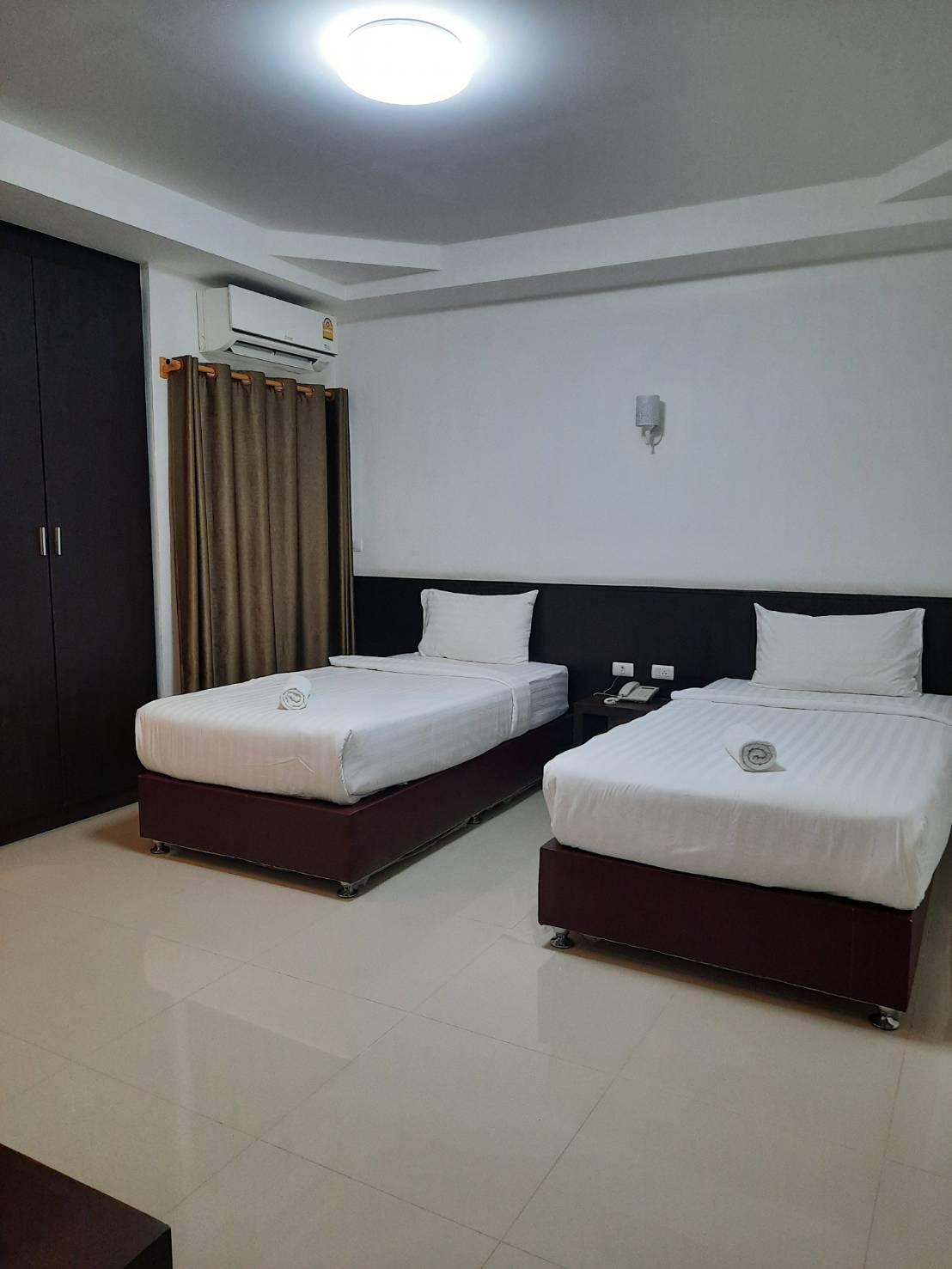 DELUXE, TWIN BEDS