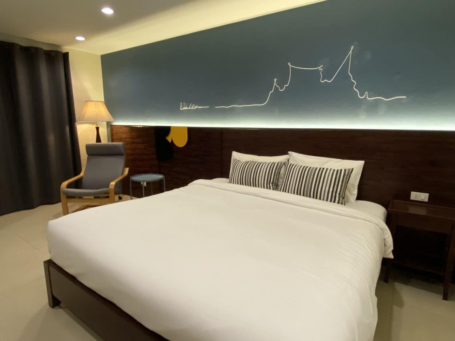 DELUXE, DOUBLE BED