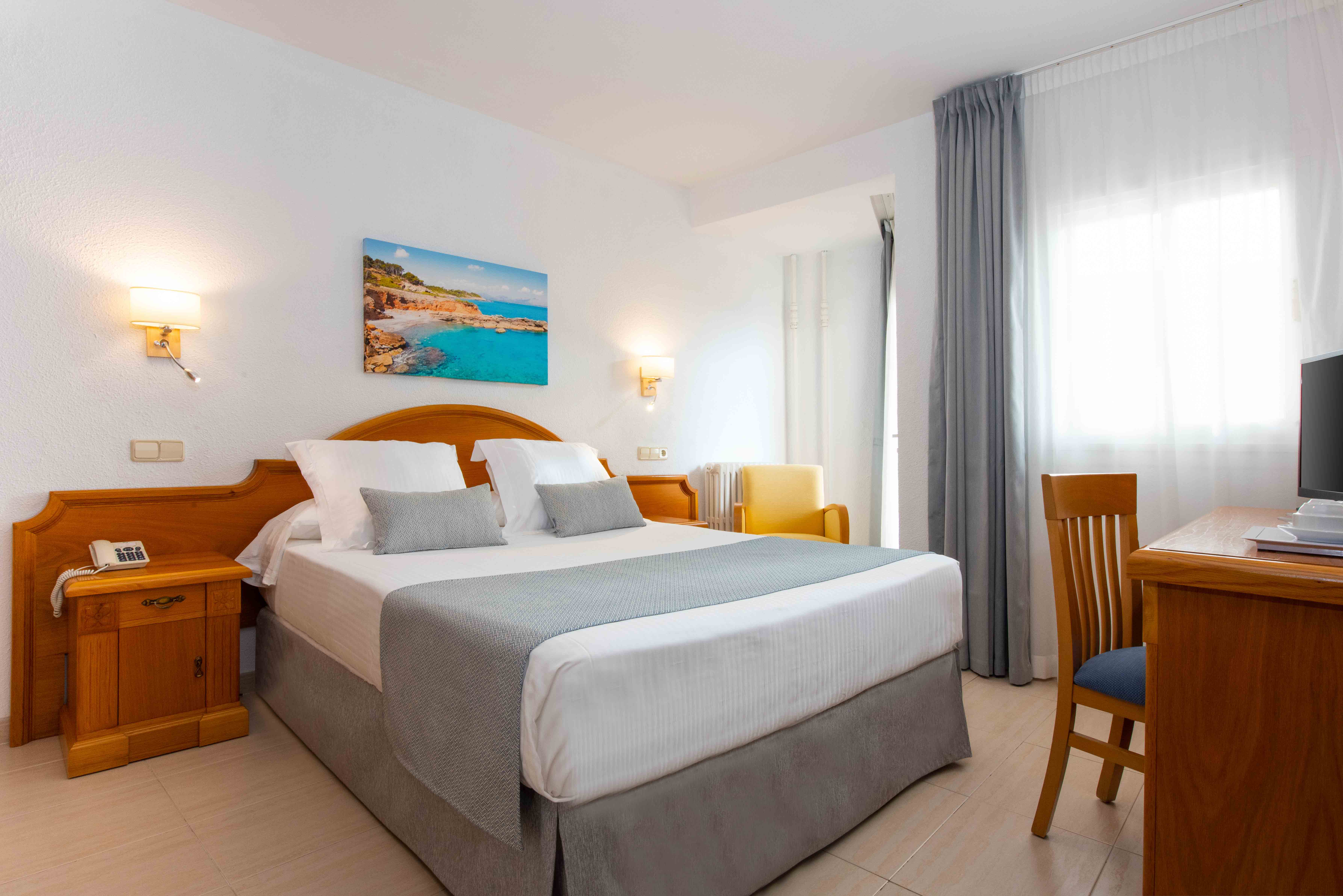 Room, Single, Double Bed, Pool View, Balcony