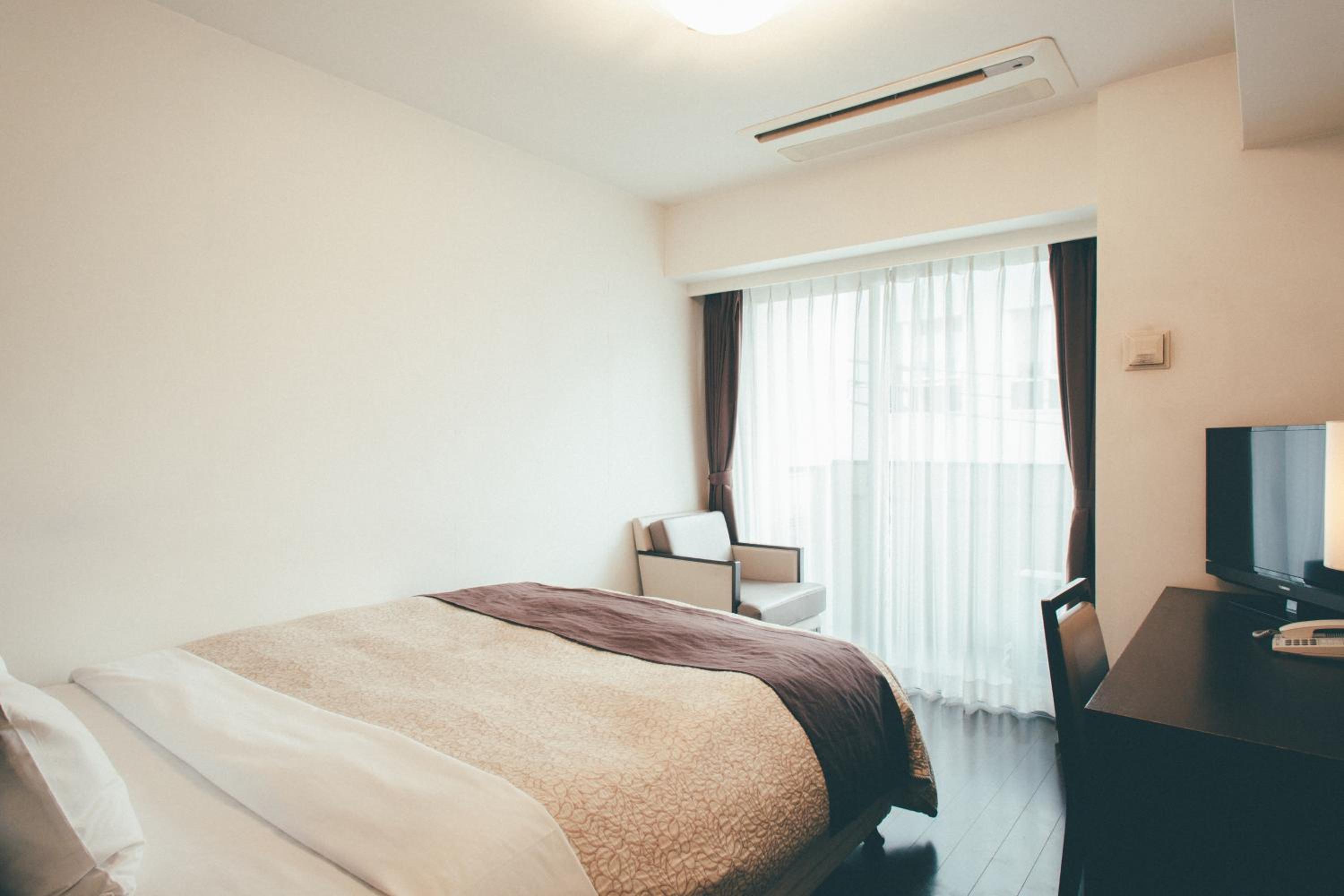 ROOM, DOUBLE BED, SMOKING