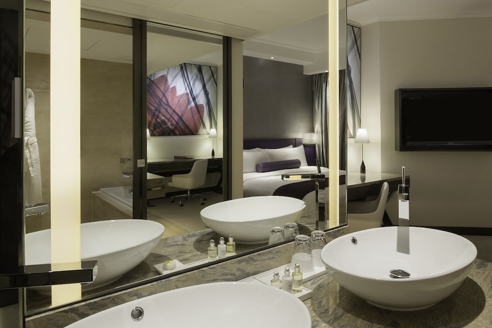 Gateway Hotel 43/50