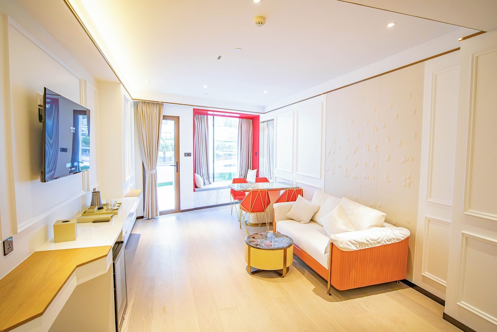 Emperor, Garden, Suite, King Bed