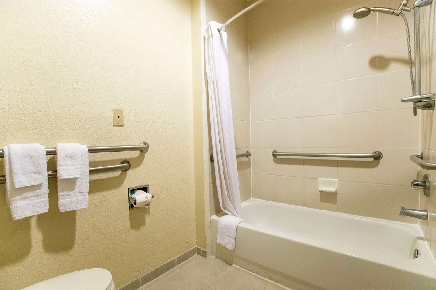 Days Inn & Suites By Wyndham Houston North/Aldine 62/68