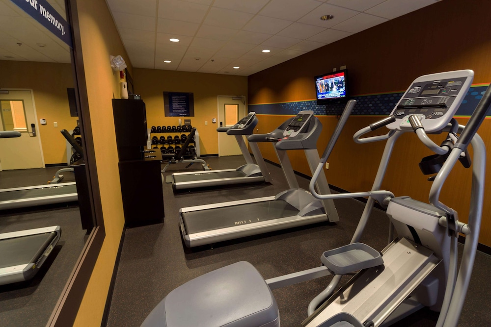 Hampton Inn and Suites Sevierville at Stadium Drive 27/40