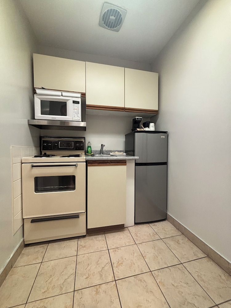 Super 8 by Wyndham Macleod Trail Calgary 5/60