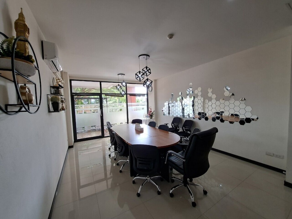Sakura Boutique Hotel And Residence 38/38