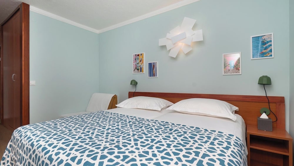 Room, Twin Beds, Park or Courtyard View, Sofa, Balcony
