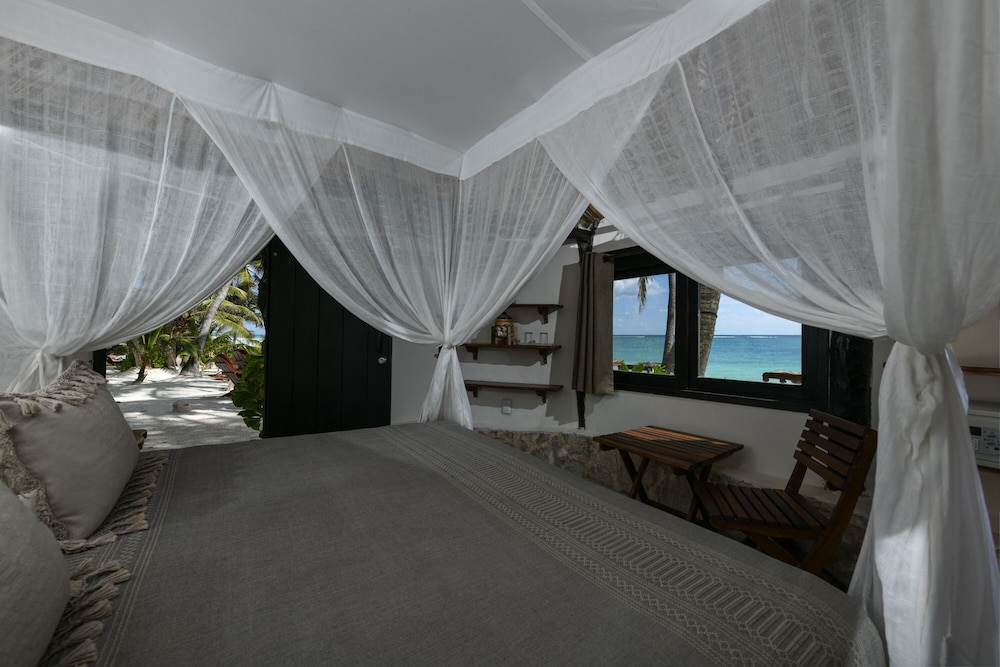 BUNGALOW, KING BED, OCEAN VIEW