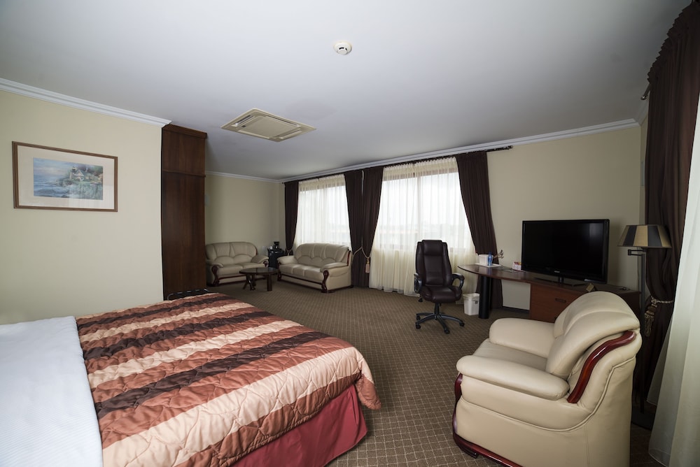 Elegance Hotel & Casino 20/50
