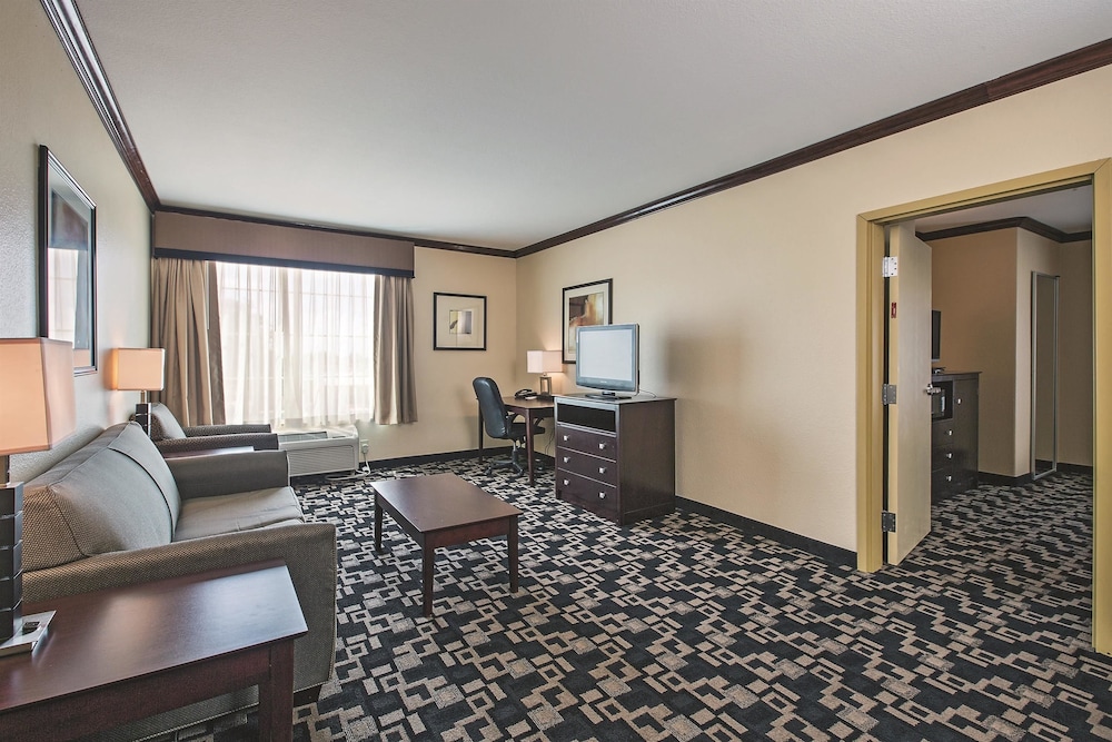 Motel6 Joshua, TX 29/34