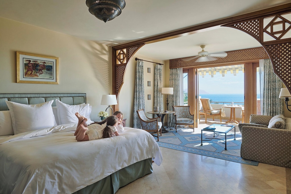 PREMIER, KING BED, ISLAND VIEW