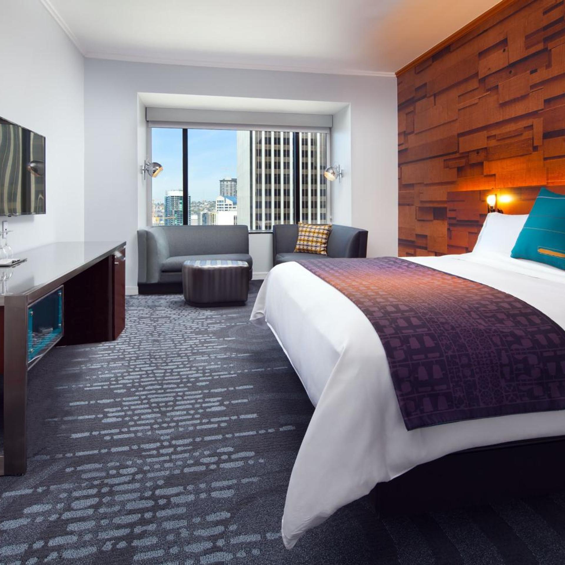 Spectacular, Guest Room, King Bed, Skyline View, High Floor
