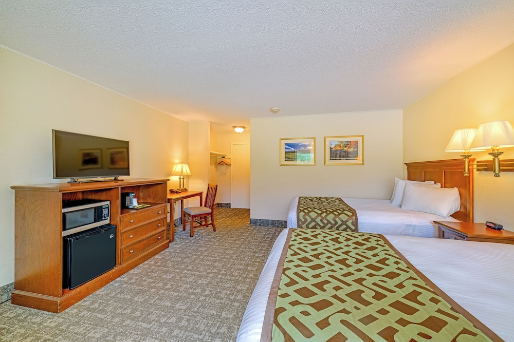 Town and Country Inn and Resort 15/50