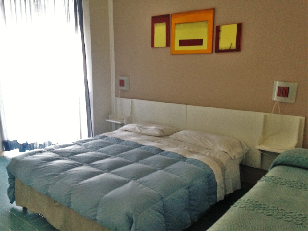غرفة ثلاثية بسرير كوين وسرير فردي، Hotel Anna 6/8