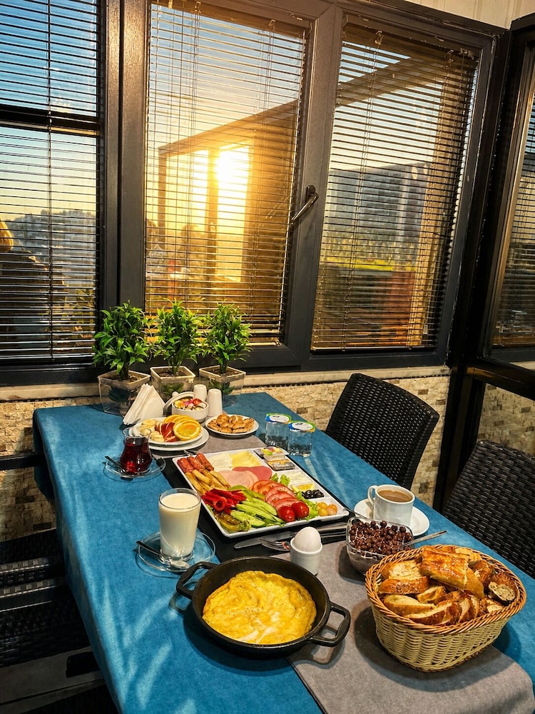 Renzo Hotel 27/38