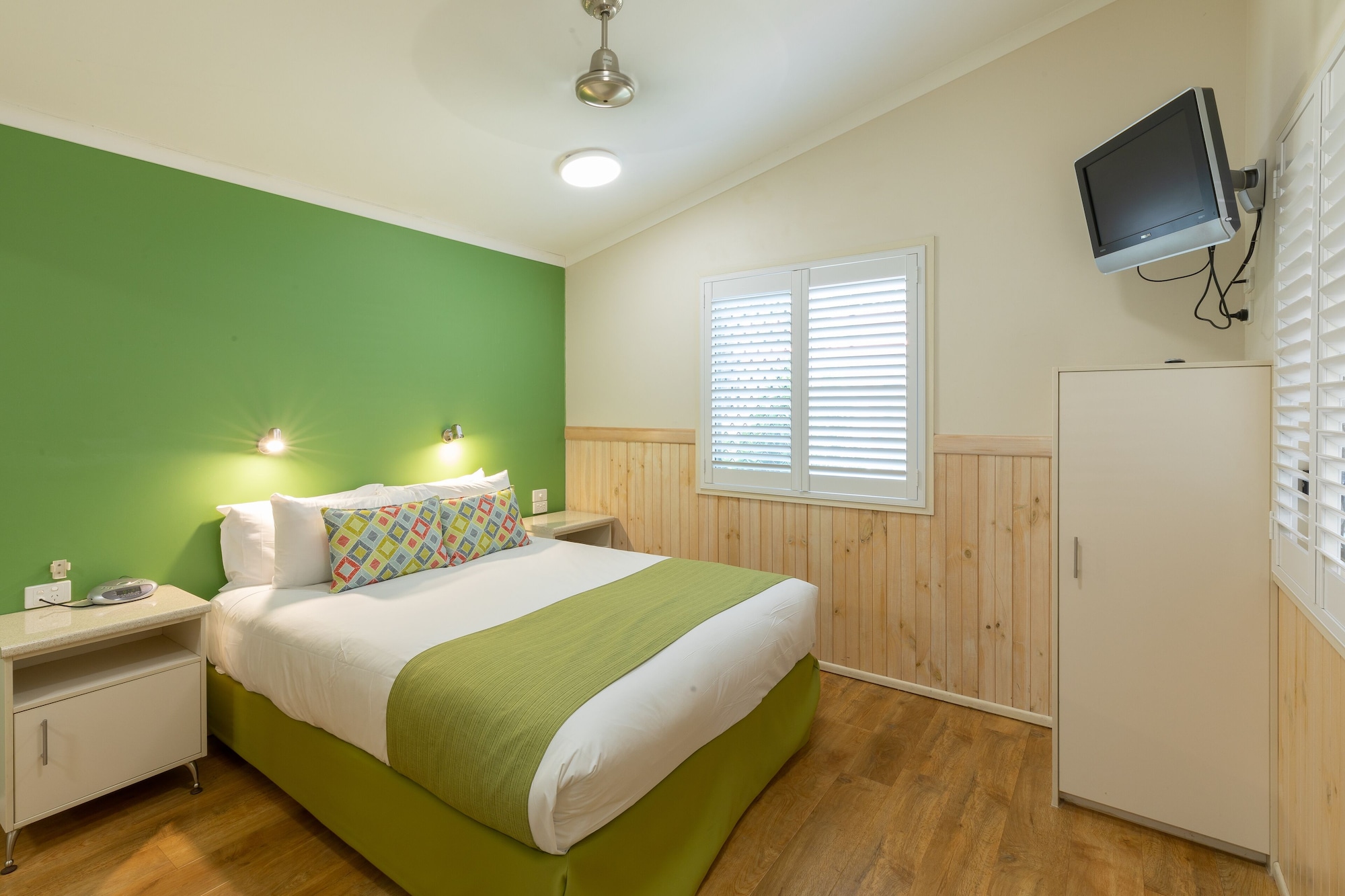 3 BEDROOMS, CONDO, FAMILY