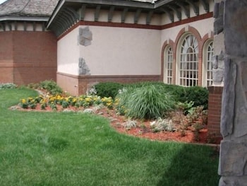 The Chateau Hotel And Conference Center 47/53