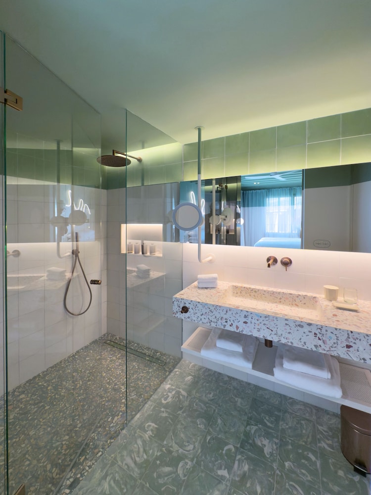 جناح جونيور بسرير كينج بشرفة، Terreno Barrio Hotel 10/10