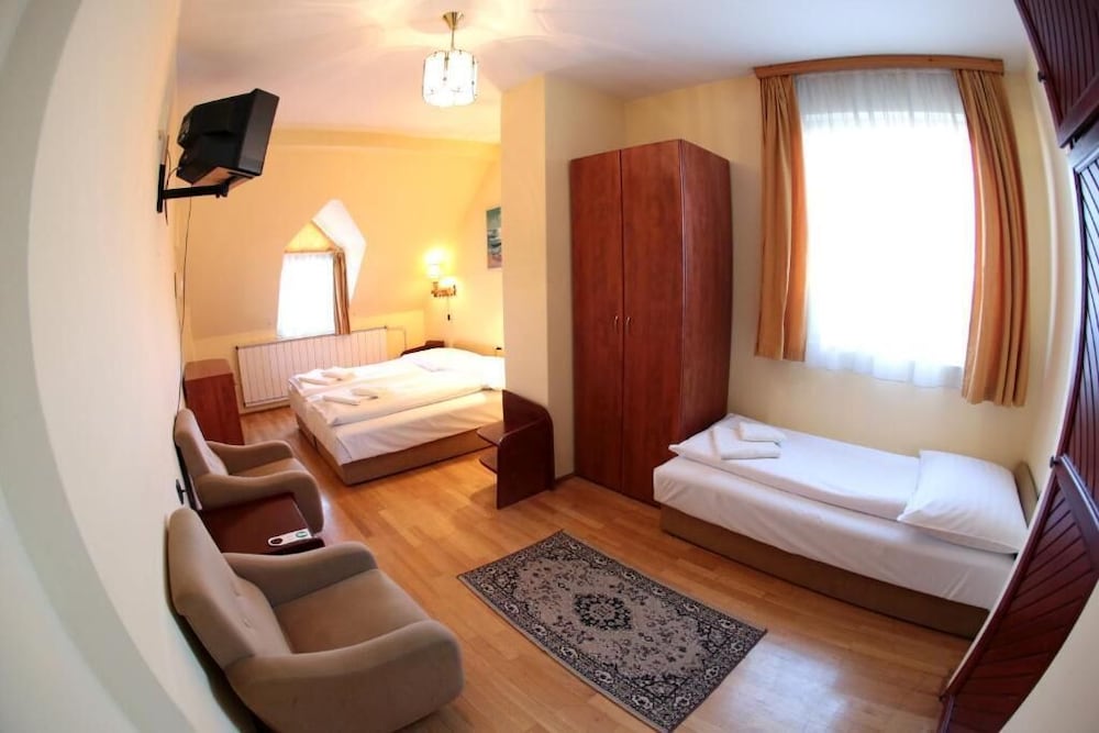 BARA HOTEL 30/50