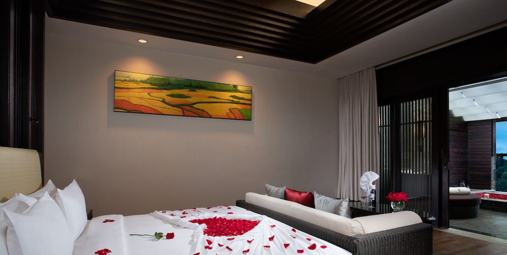 Banyan Tree Tengchong 48/81