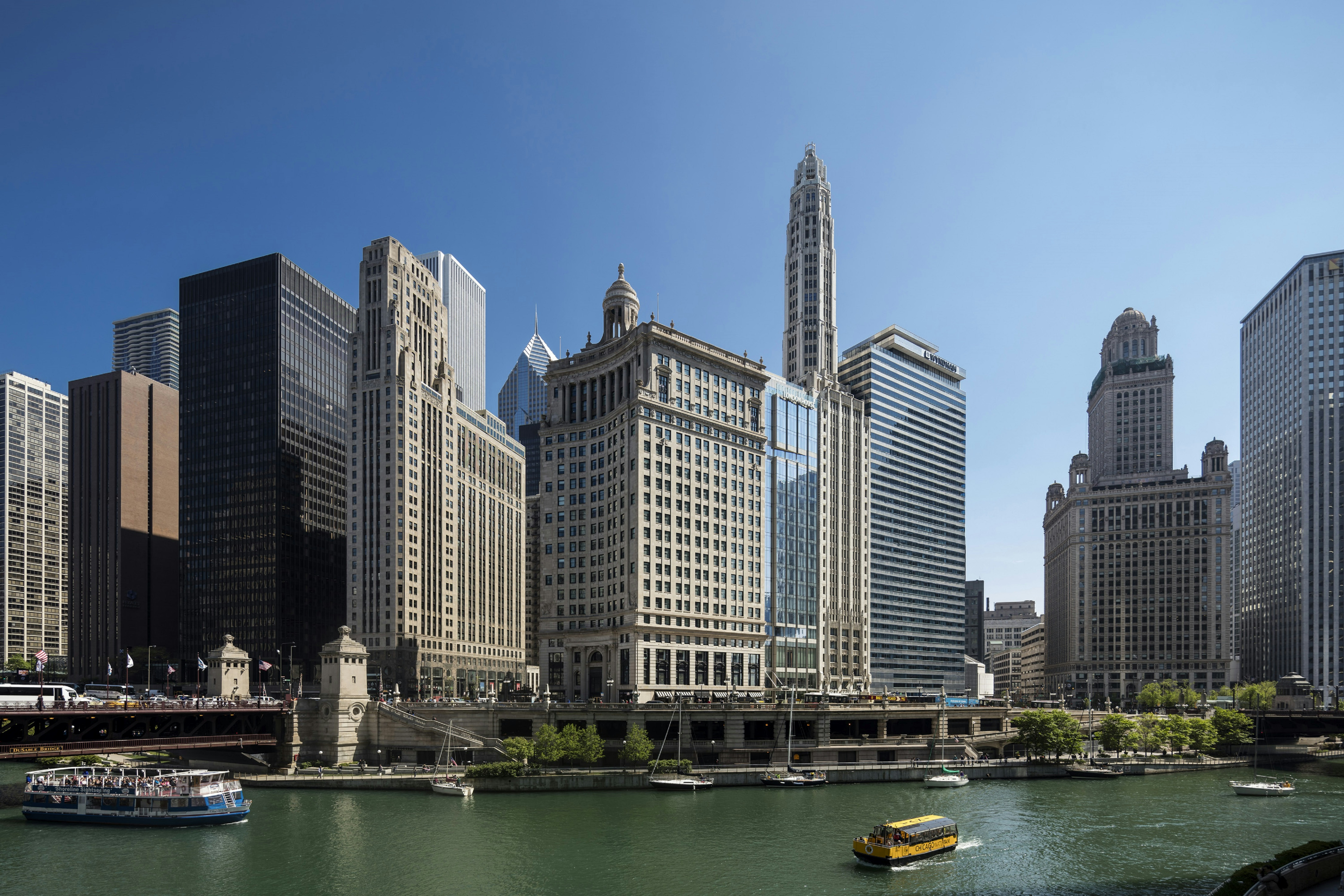 Londonhouse Chicago Curio Collection By Hilton 38/50