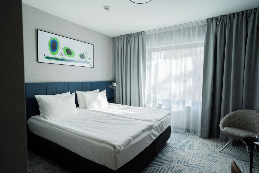 SUPERIOR, KING BED