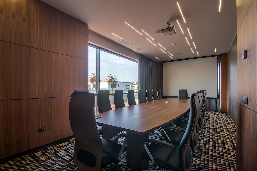 Nyota Hotel & Conference Center 26/33