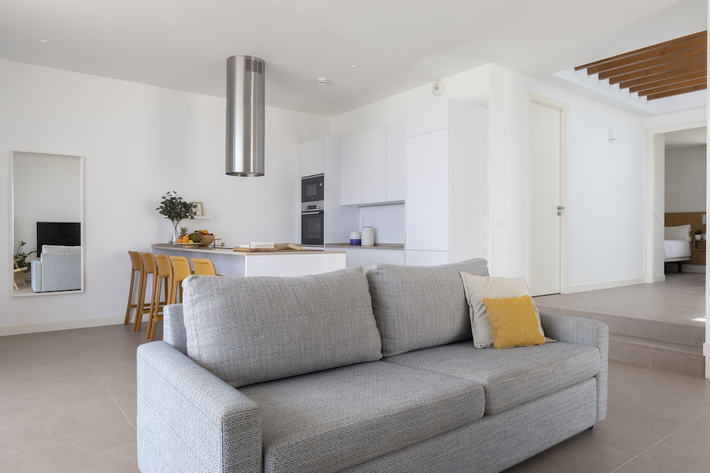 Nivaria Beach Apartments and Villas 40/66