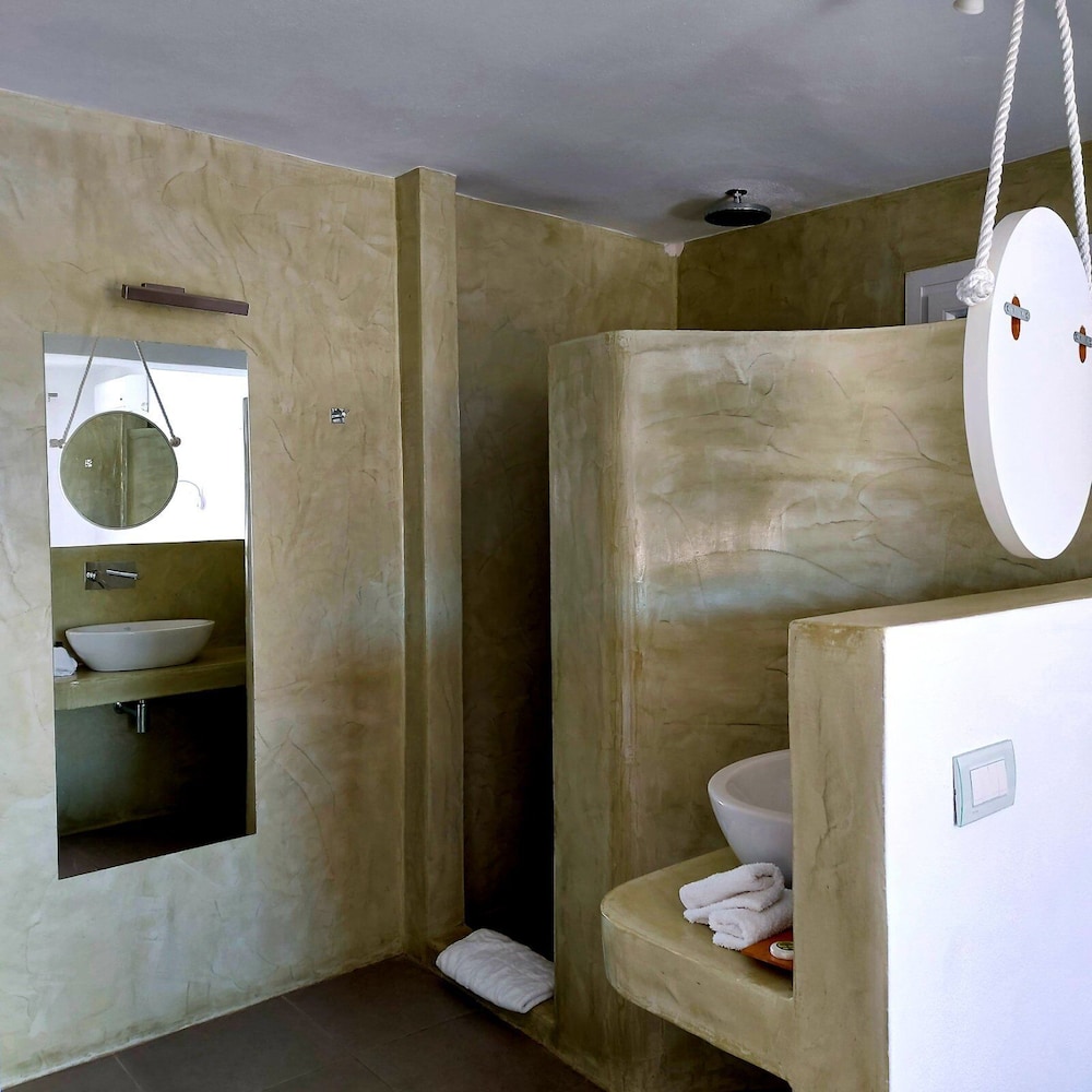Ambience Suites 28/72