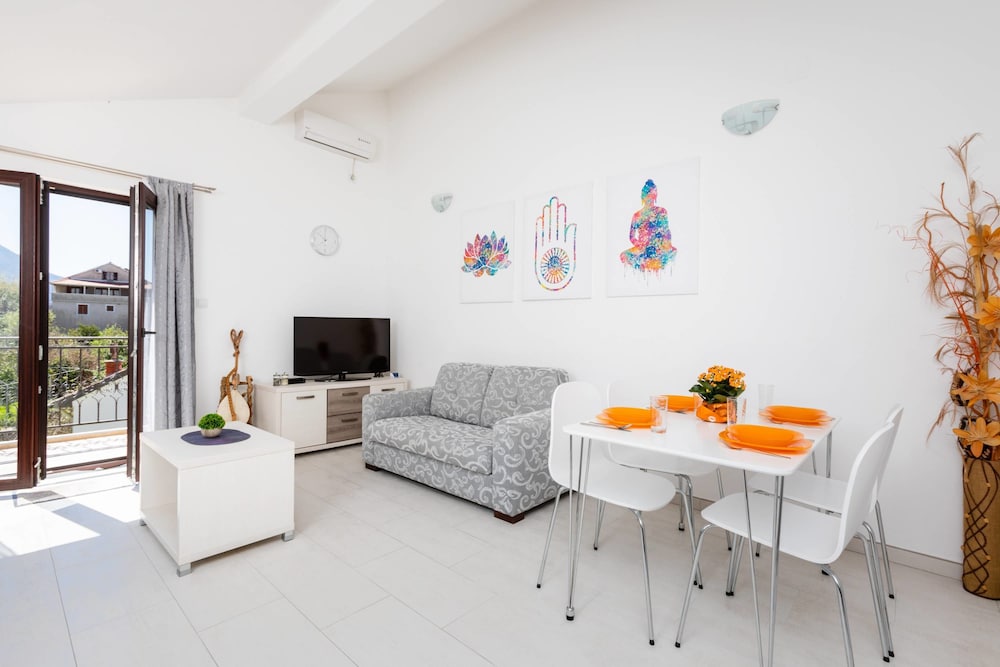 Apartments Miramar 16/48