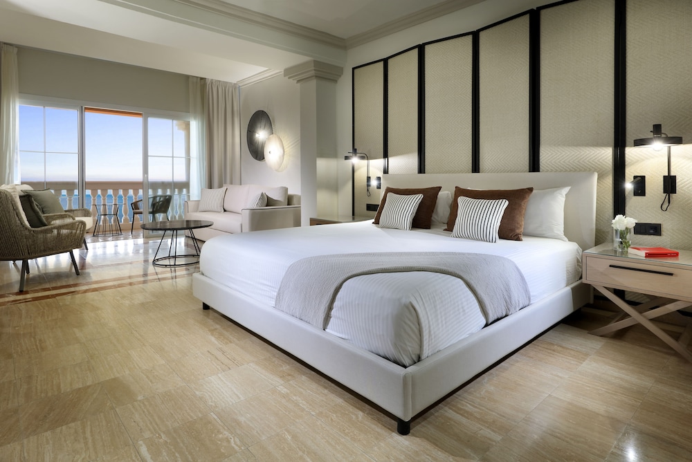 Junior Suite, 2 Queen Beds, Ocean Front, Sofa