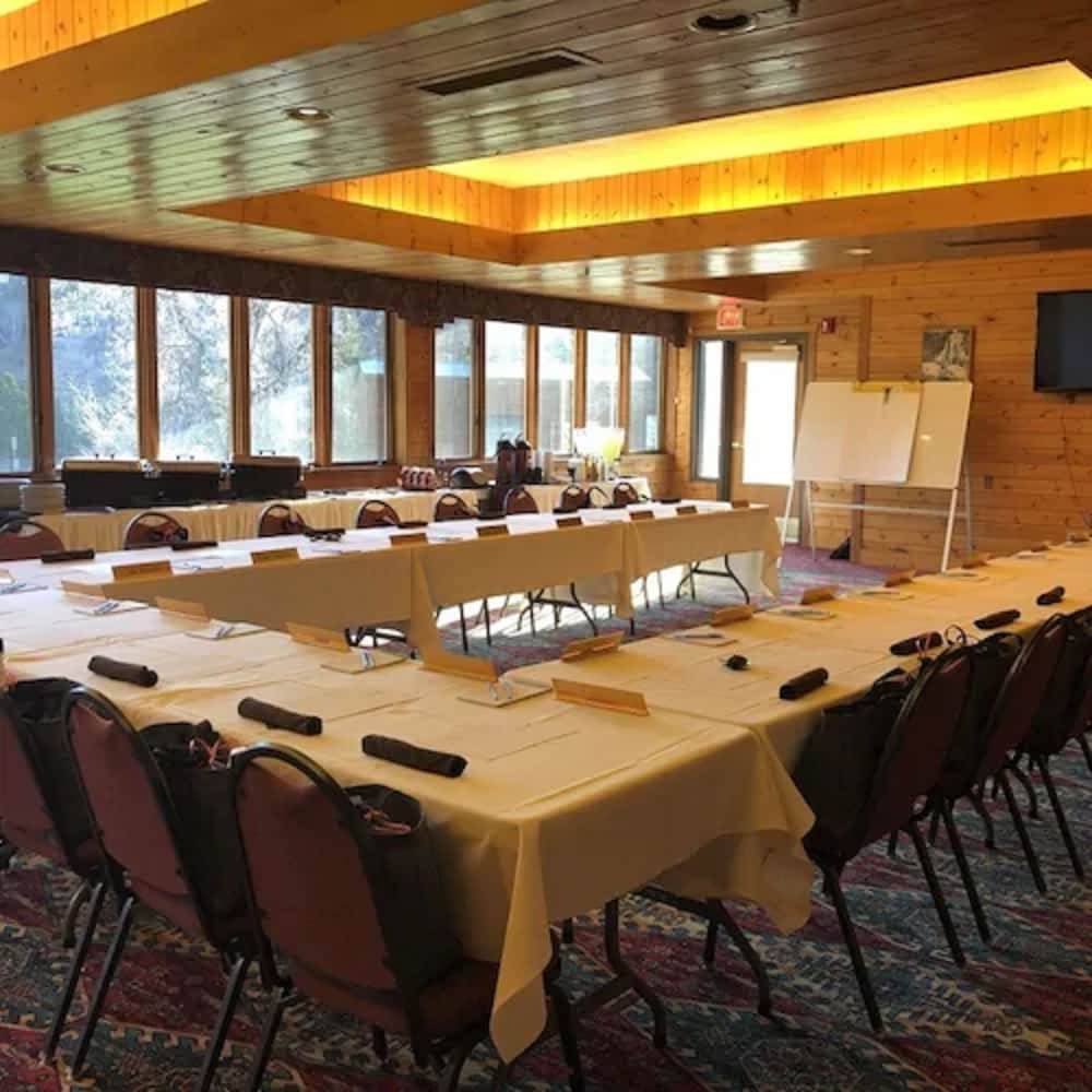Spearfish Canyon Lodge 49/75