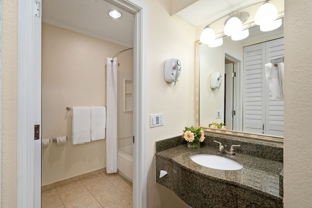 Comfort Suites Paradise Island 18/55