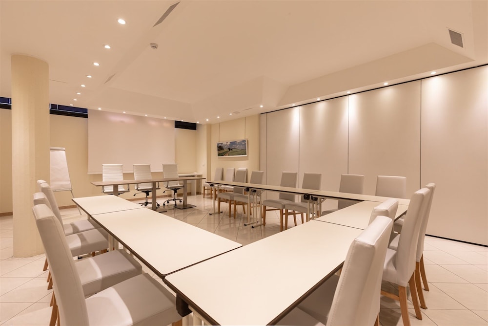 NOVENTA HOTEL 42/54