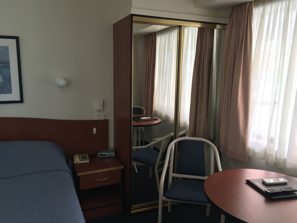 Town & Country Motel 24/42