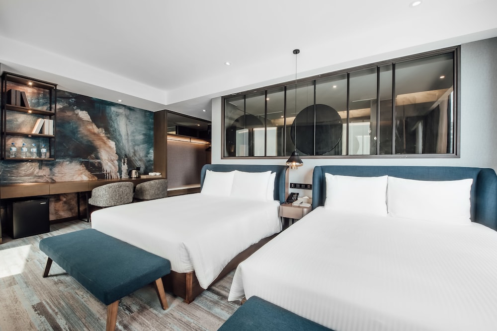 HARBOUR 10 HOTEL 26/69